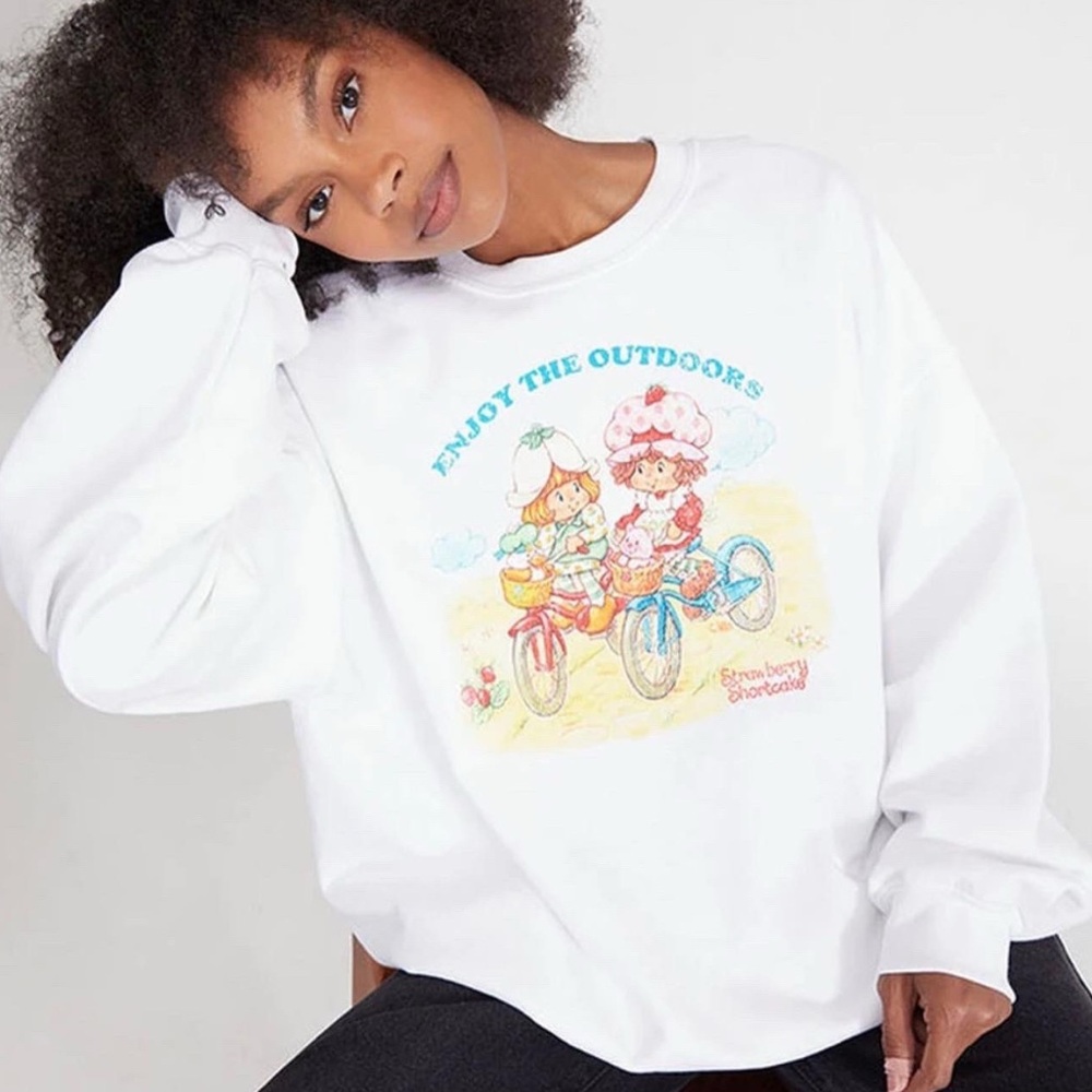 Strawberry Shortcake Enjoy The Outdoors Crewneck Sweatshirt Women’s Size OS